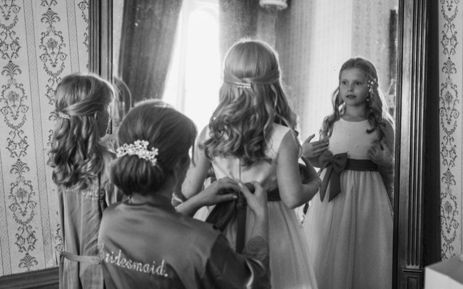Georgia Powell Hair Makeup Artist Real Wedding Whitewed Directory Approved Swindon Wedding Grittleton House Bridal Preparations Flower Girls Bridesmaids