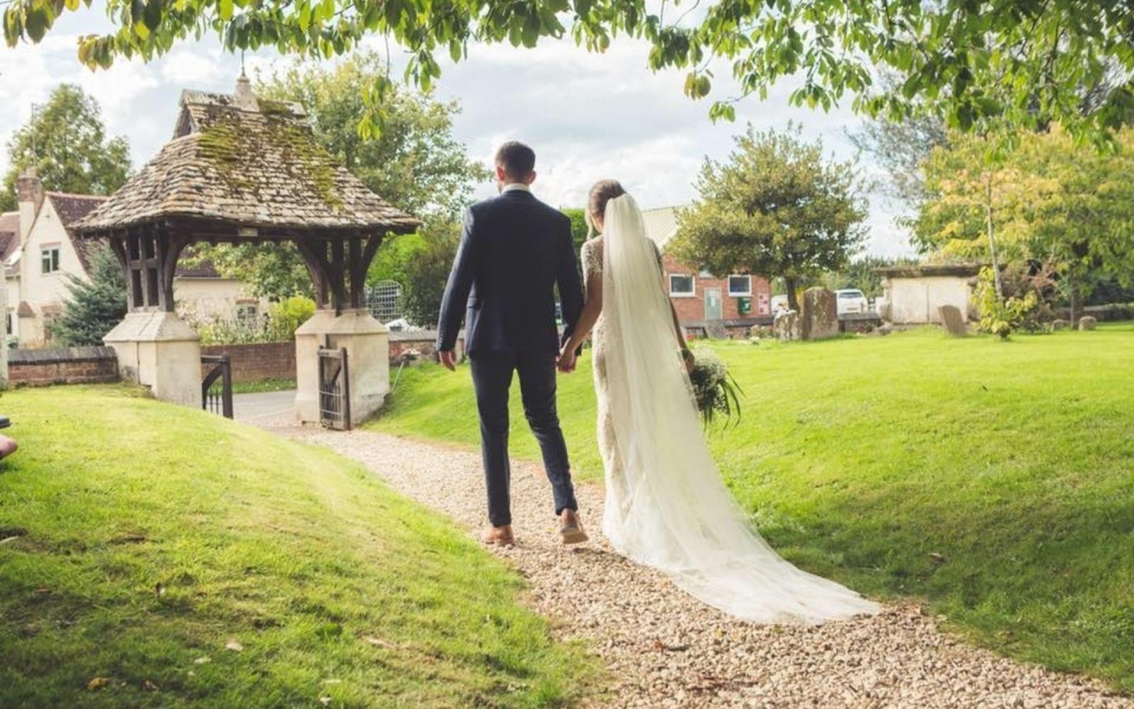 Real Wedding: Kelly & Lewis at Sandhurst Cricket Club