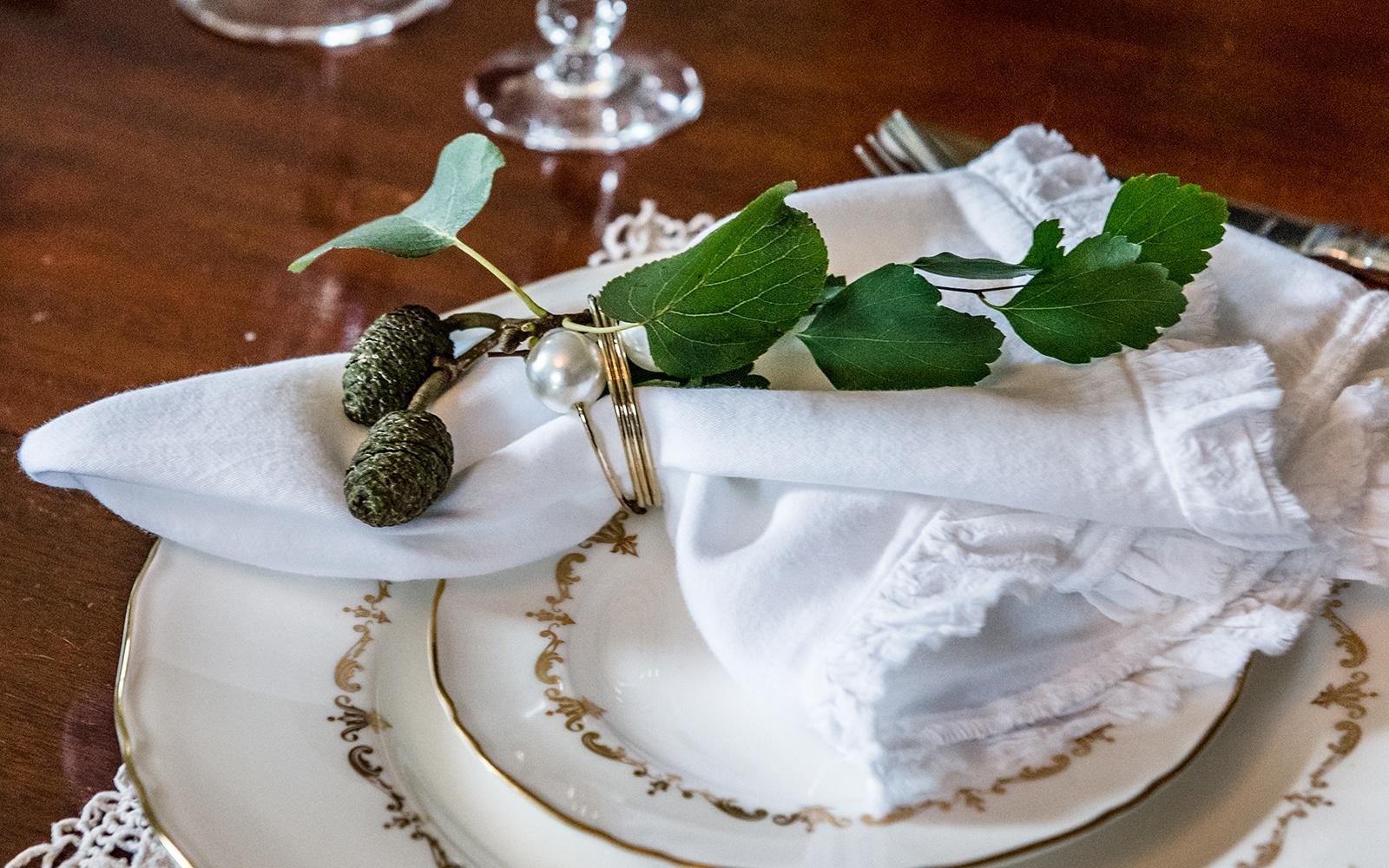 Whitewed Directory real weddings and ideas styled shoot Wroughton House near Swindon Capture Every Moment Photography Cotswold photographers Make Up By Carissa Cirencester based makeup artist cruelty free table settings wedding decor and styling 