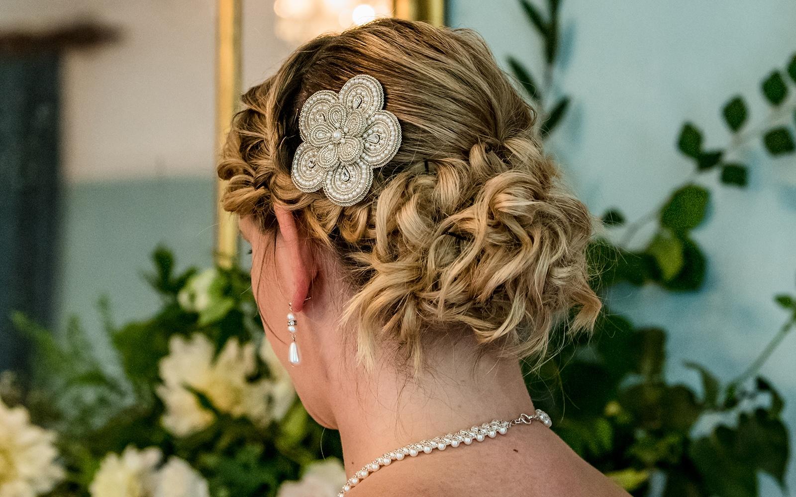 Whitewed Directory real weddings and ideas styled shoot Wroughton House near Swindon Capture Every Moment Photography Cotswold photographers Make Up By Carissa Cirencester based makeup artist cruelty free table settings wedding decor and styling bridal hairstyle hair piece