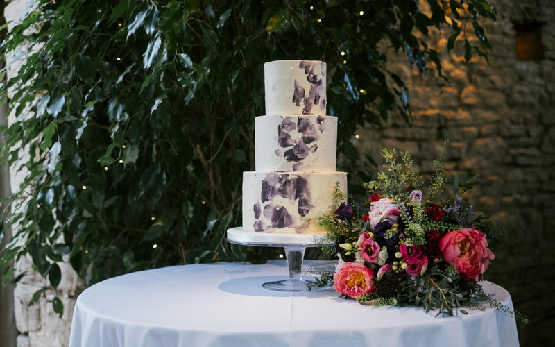 Hannah Hickman Creative Wedding Cake Makers Whitewed approved designer showstopper centrepieces Cheltenham Gloucestershire
