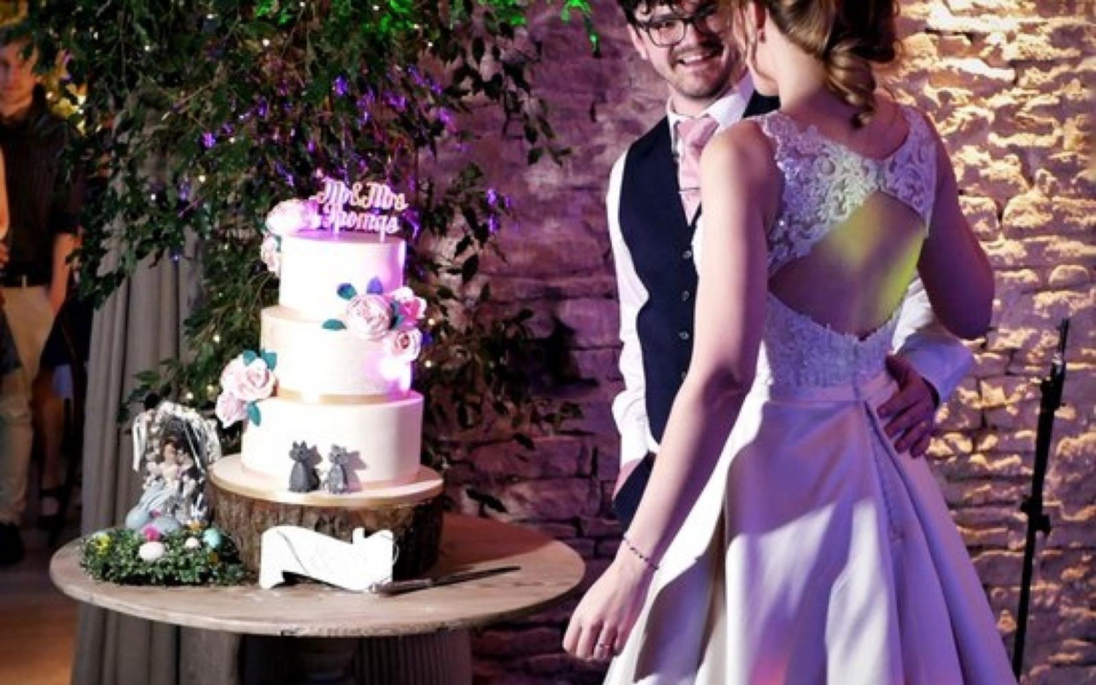 Real Wedding: Clare and Ben at Cripps Barn