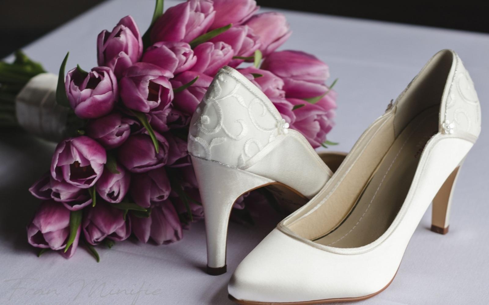 Whitewed approved Dymond's Shoes and Accessories bespoke designer Swindon Wiltshire styled shoot at Mercure Bristol North The Grange Hotel classic English tulip bridal bouquet