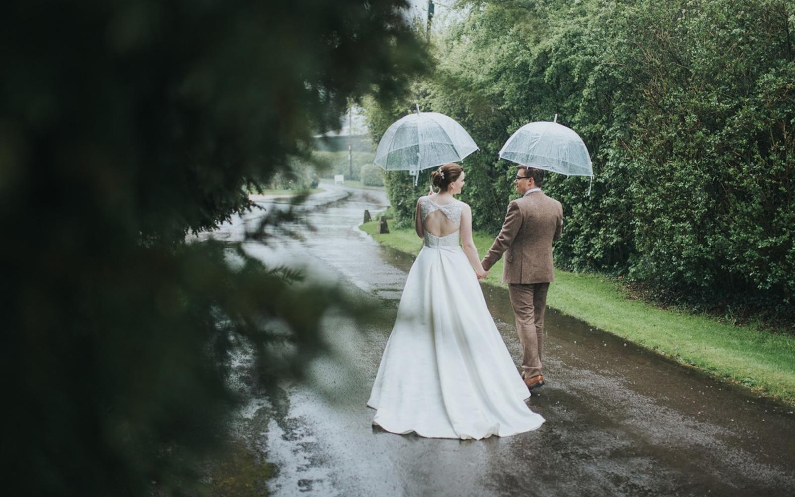 Real Wedding: Sarah & Joe at Clock Barn, Hampshire