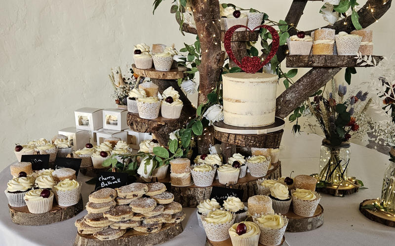 Fay's Fairy Cakes | Vetted Wedding Cake Designer