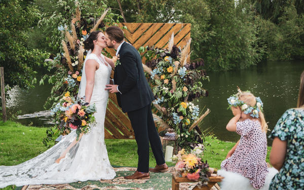 Posey Rose florist styled shoot Maisemore Lakes Gloucestershire Cotswolds