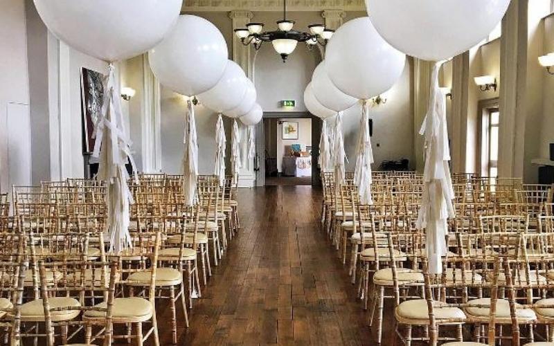 . The Kings Head Cirencester Cotswold Wedding Show February 2019 ceremony balloons