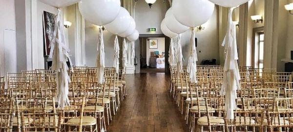 . The Kings Head Cirencester Cotswold Wedding Show February 2019 ceremony balloons