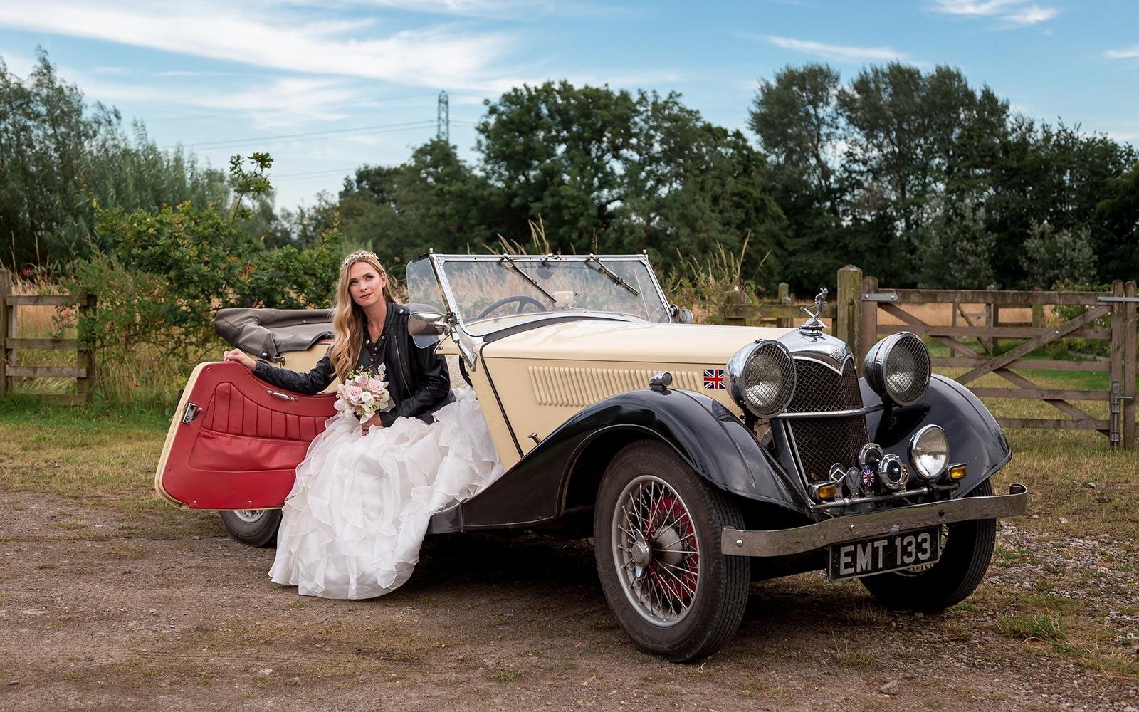 Whitewed Directory real wedding inspiration styled shoot by Copper & Blossom Wiltshire photographer oxfam dress eco friendly