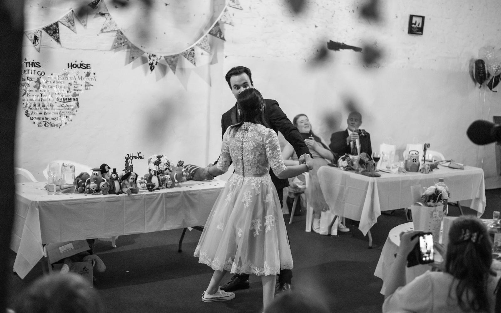 Zara Rowlands Photography intimate wedding coronavirus celebrations first dance restricted
