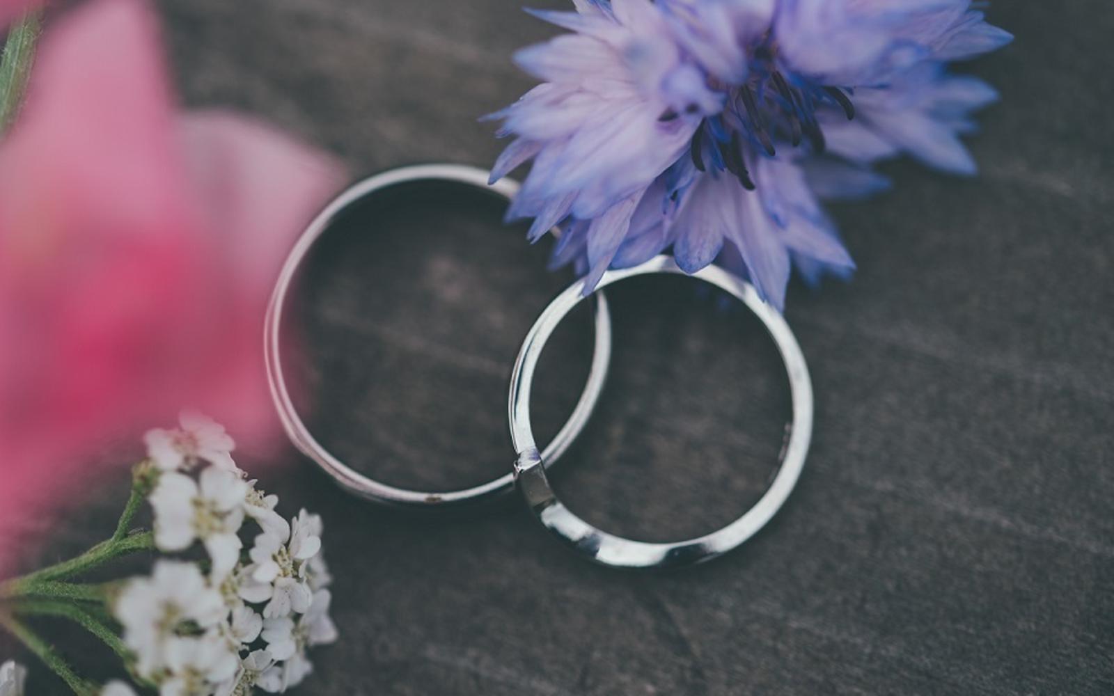 Real Wedding: Bex & Adam at Chew Valley Lake