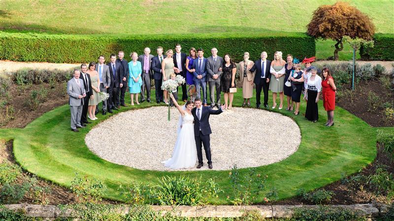 Steffen Milsom Photography Whitewed Directory approved wedding photographer relaxed natural unobtrusive stylish contemporary photographs Swindon Wiltshire bride groom group shot garden