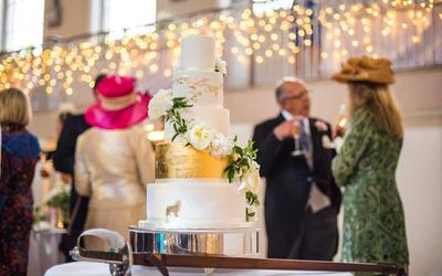 Hannah Hickman Creative Cake Makers Whitewed approved designer showstopper centrepieces Cheltenham Gloucestershire olive green gold leaf white sugar peony