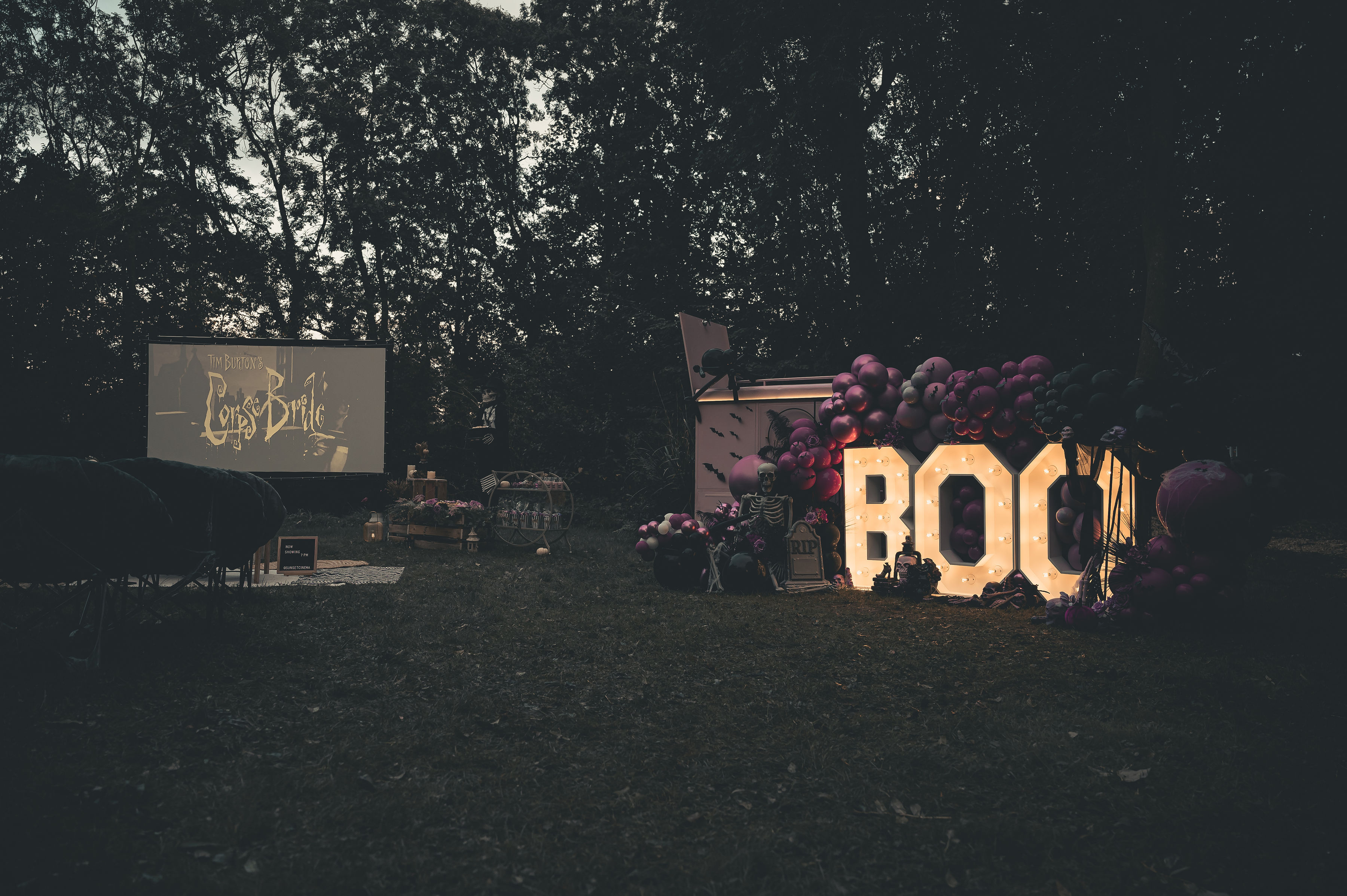 The Pink Drinks Van show us how to bring the scare factor with this outdoor cinema set up!