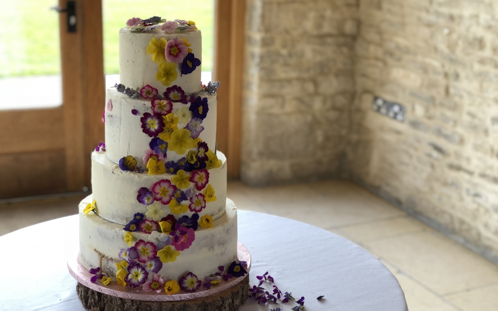 Meet Hannah Culley's Cakes, one of  Finalists in The Whitewed Directory Awards!
