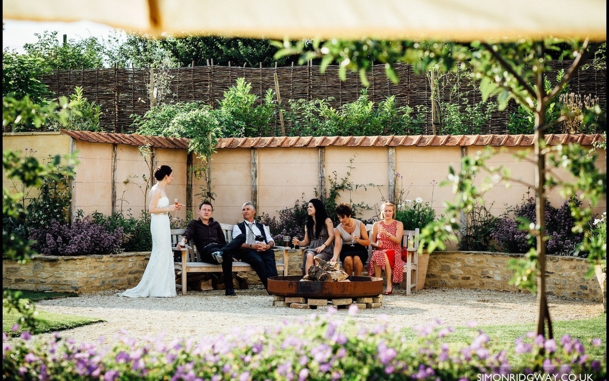 Wedding Venue: Oxleaze Barn, Lechlade, Gloucestershire 
